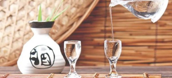 易富配资 56岁酒业大佬当大V的100天